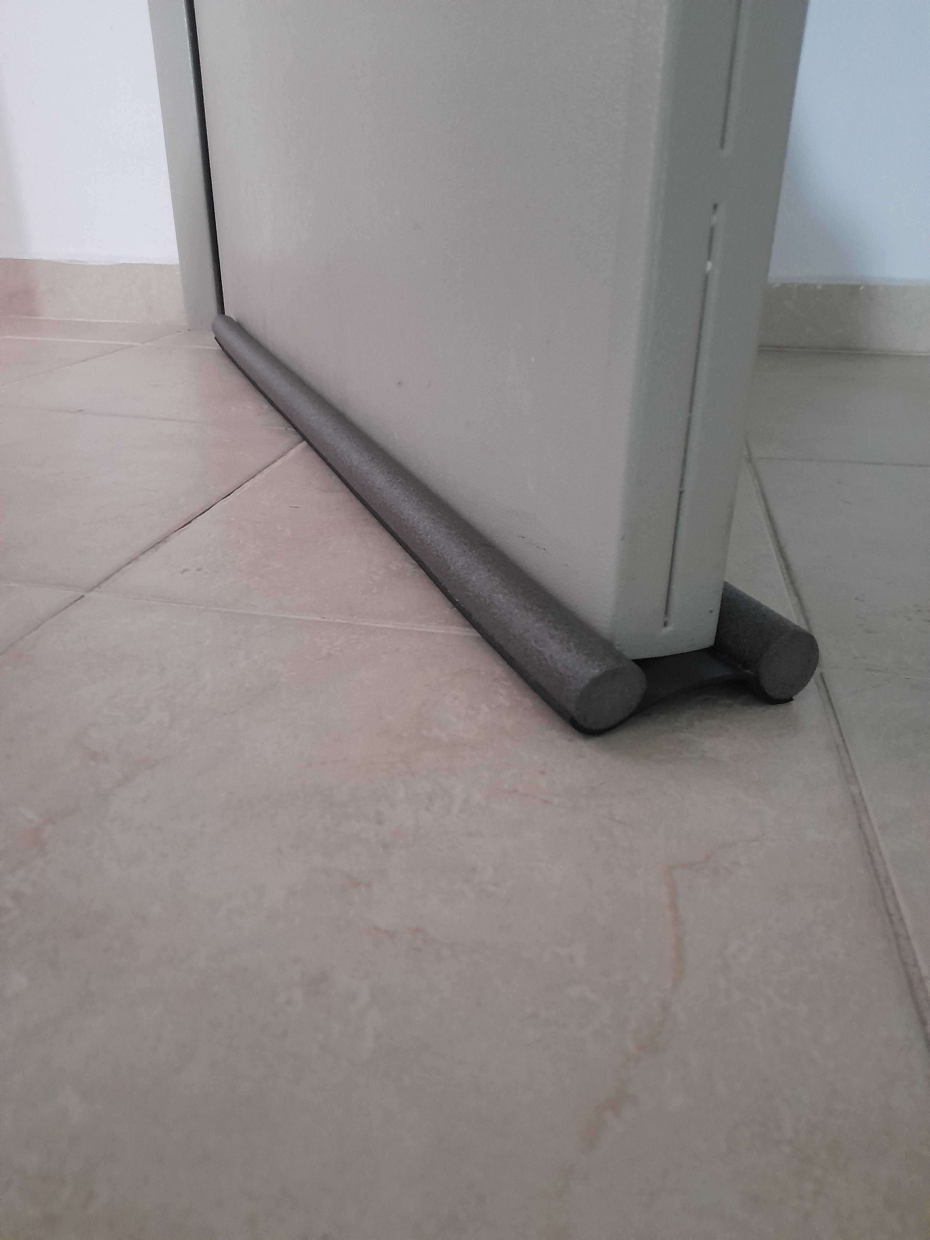 TAPON DE PUERTA 93 CM NEGRO Y CAFE