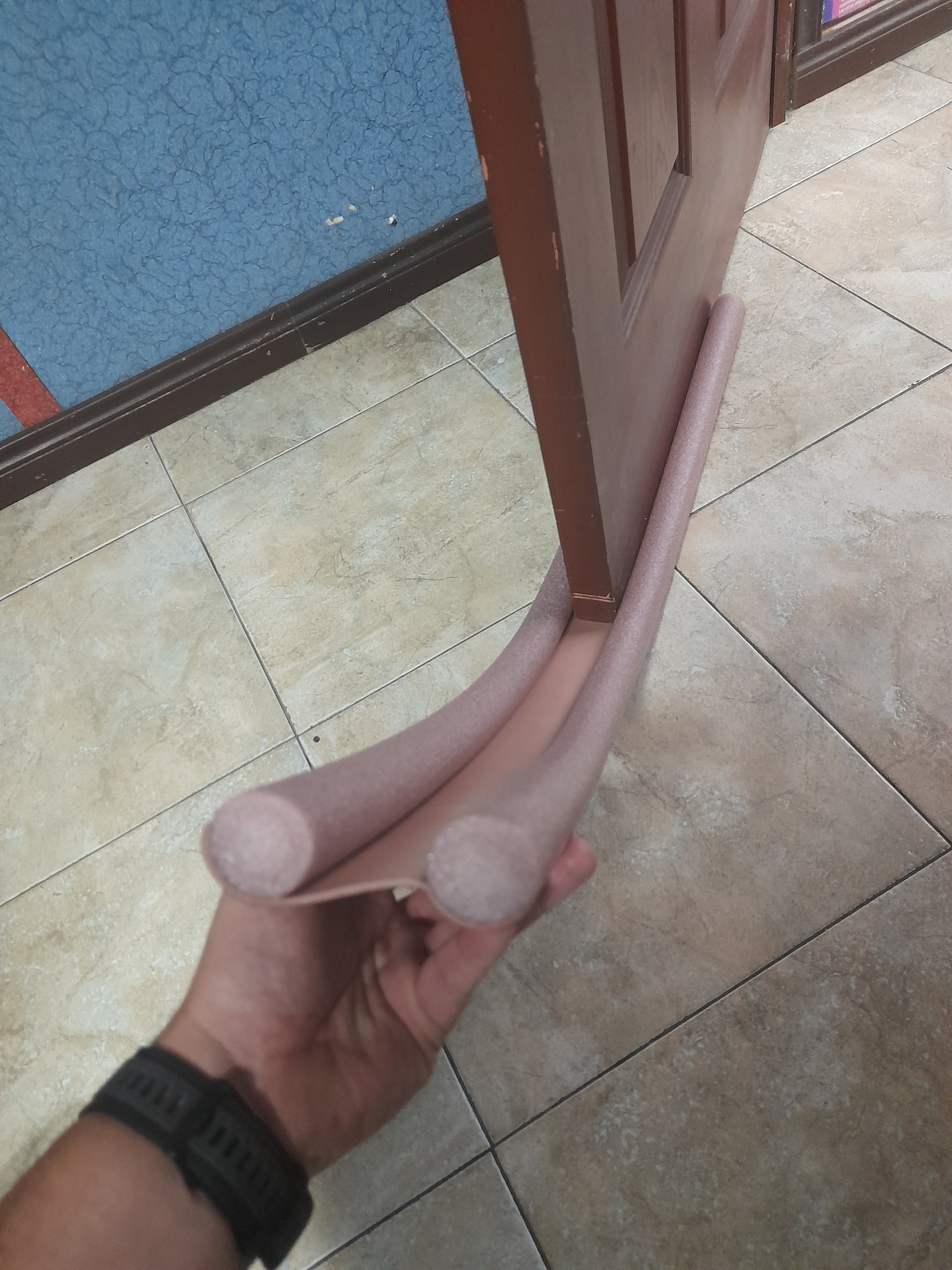 TAPON DE PUERTA 93 CM NEGRO Y CAFE
