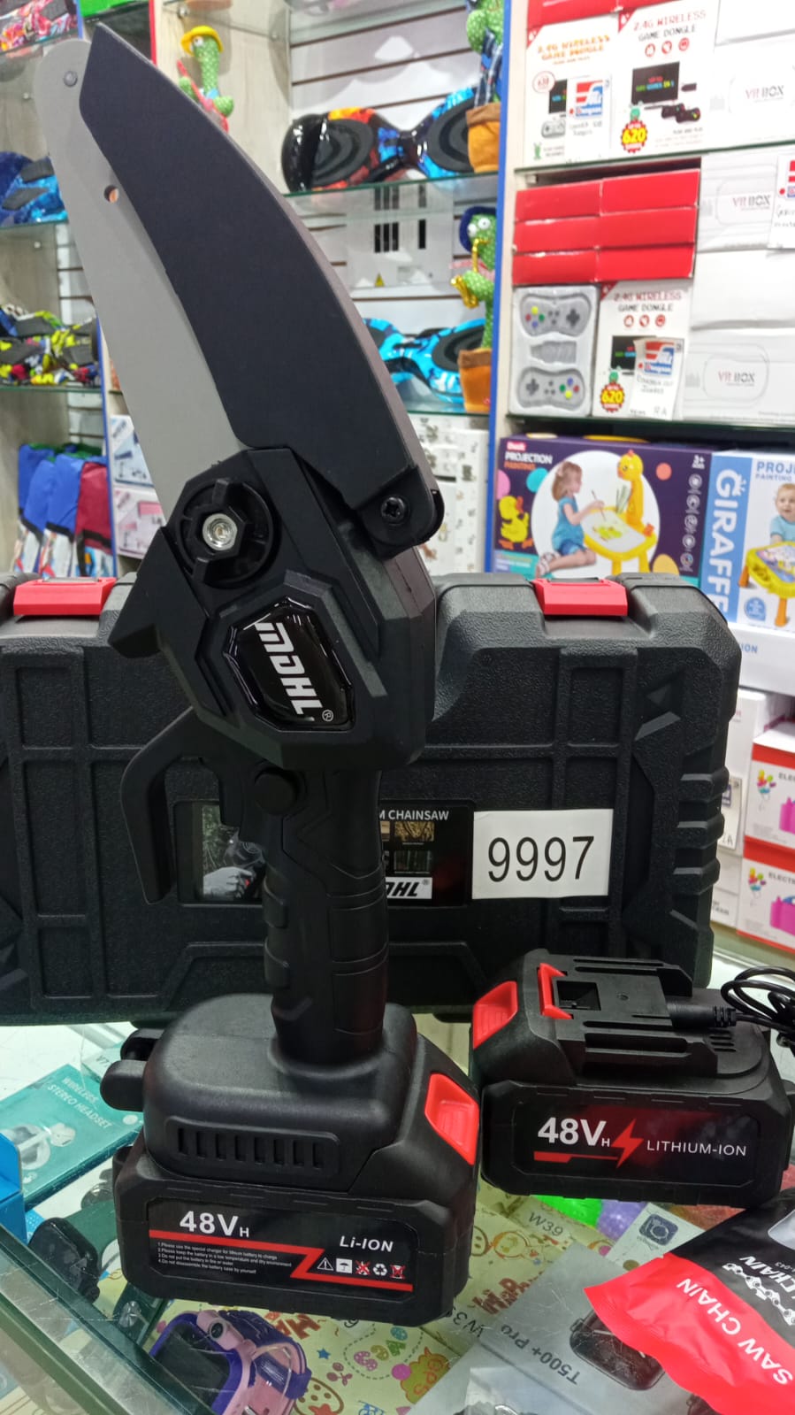 Corta Rápido y Sin Esfuerzo: Mini Motosierra Portátil con 2 Baterías